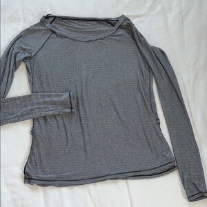 Lululemon black & white Striped long sleeve top split bottom size 8